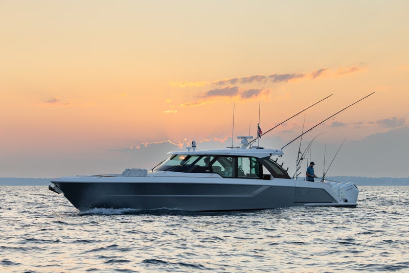 56 LS - Fishing Lifestyle;&nbsp;Hull Color: Stardust