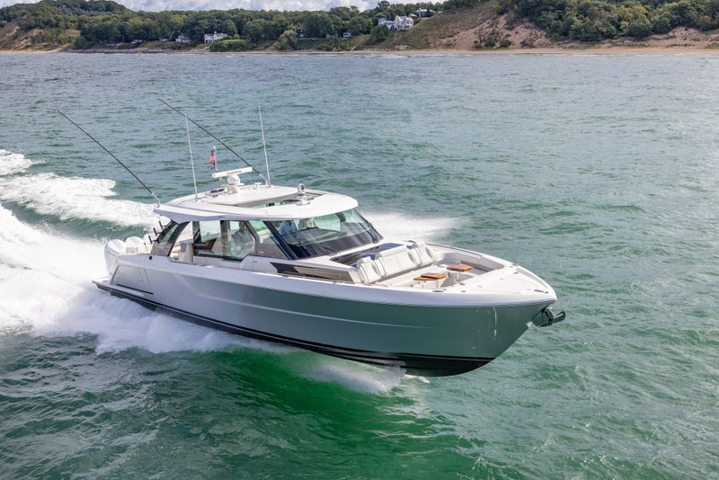 56 Running, View of Bow and Starboard Hullside, Hull Color: Stardust, Adventure Module, Wide Open Throttle
